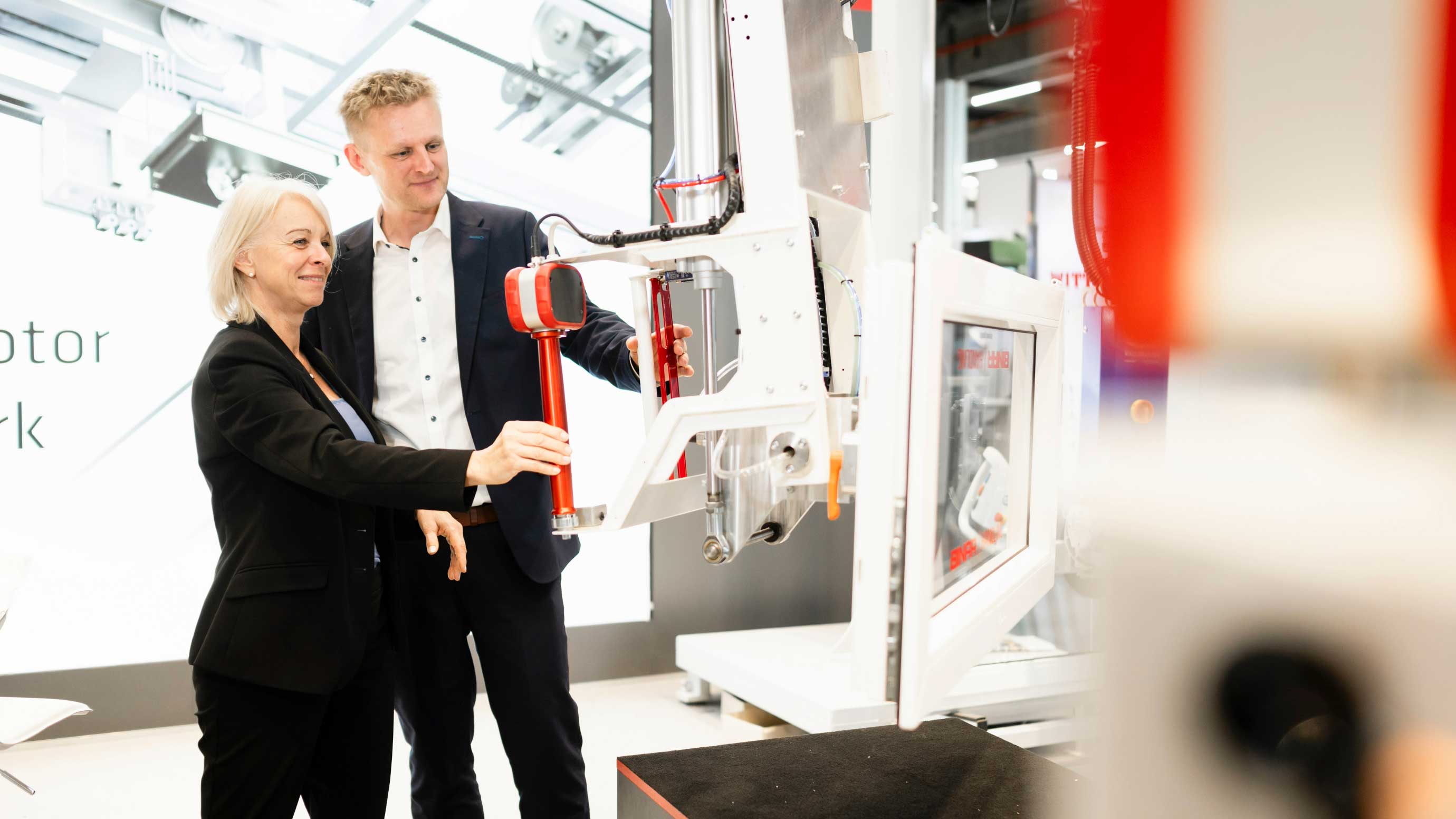 Exhibitors showcasing a maschine